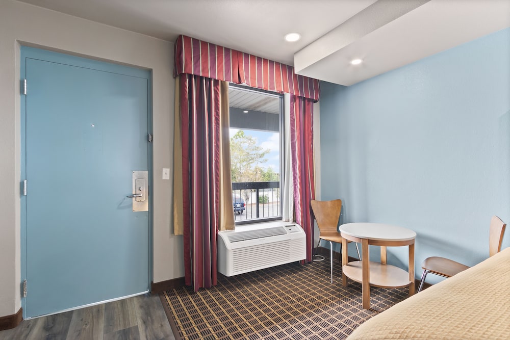 Regency Inn Near Boardwalk & Hurlburt Field - photo 12