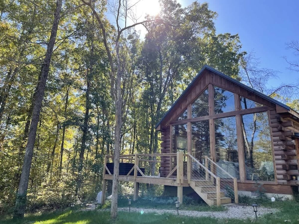 Fern Haven A modern take on Hocking Hills cabins — 4-Star Luxury Hotel in Mcarthur, United States