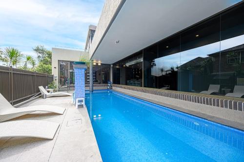 Putney Brand New Luxury House Pool & Waterview — 4-Star Luxury Hotel in Sydney, Australia