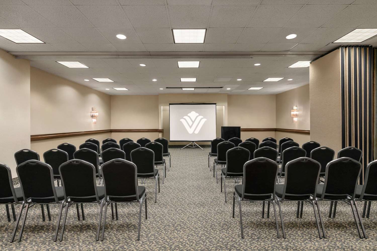 Wyndham Tulsa - photo 22