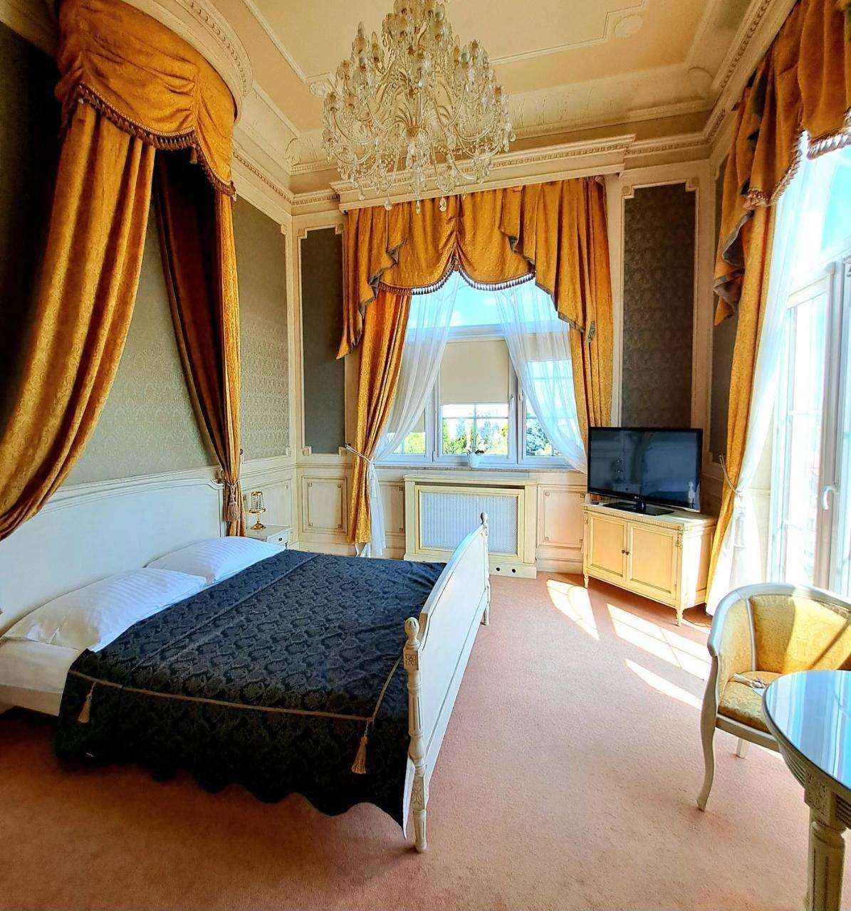 Senator Gran Via - last minute hotel in Iwierzyce