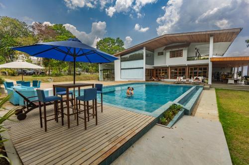 Villa dos Parikas Pousada — hotel in Iranduba