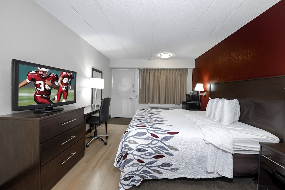 Red Roof Inn Bakersfield - photo 11