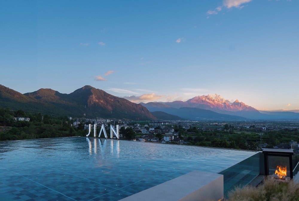 Xiangwang SOOOAN Luxury Resort Hotel — 4-Star Luxury Hotel in Lijiang, People's Republic of China