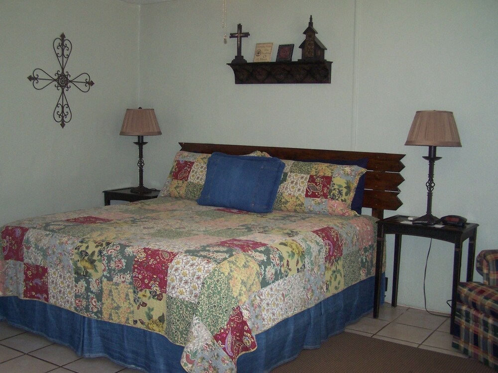 Blanco County Inn - photo 4