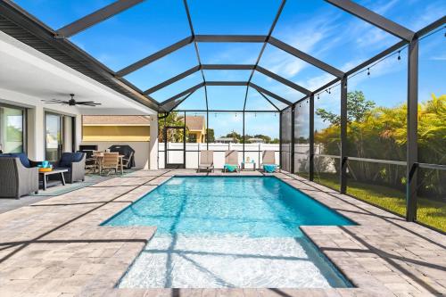 Villa Alexandria Built in 2020 Modern electric heated pool home w bikes SWFL Rentals — 4-Star Luxury Hotel in Cape Coral, United States