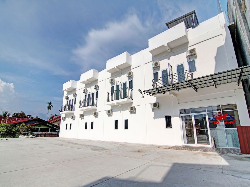 Hotel O Penginapan Sarinah SyariahNearRM Beringin Indah in Padang, Indonesia