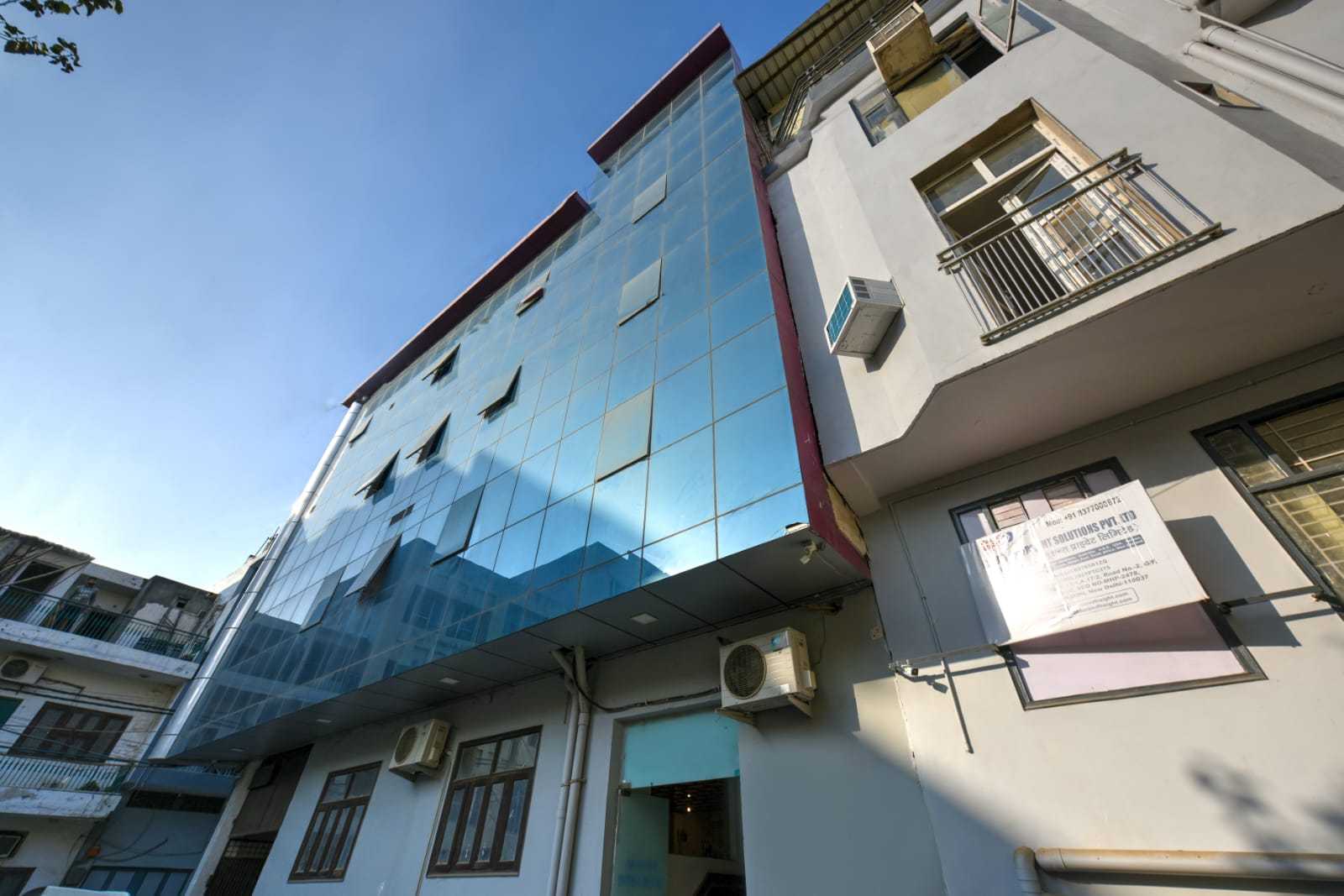 Hotel O Amenda International — 4-Star Luxury Hotel in New Delhi, India