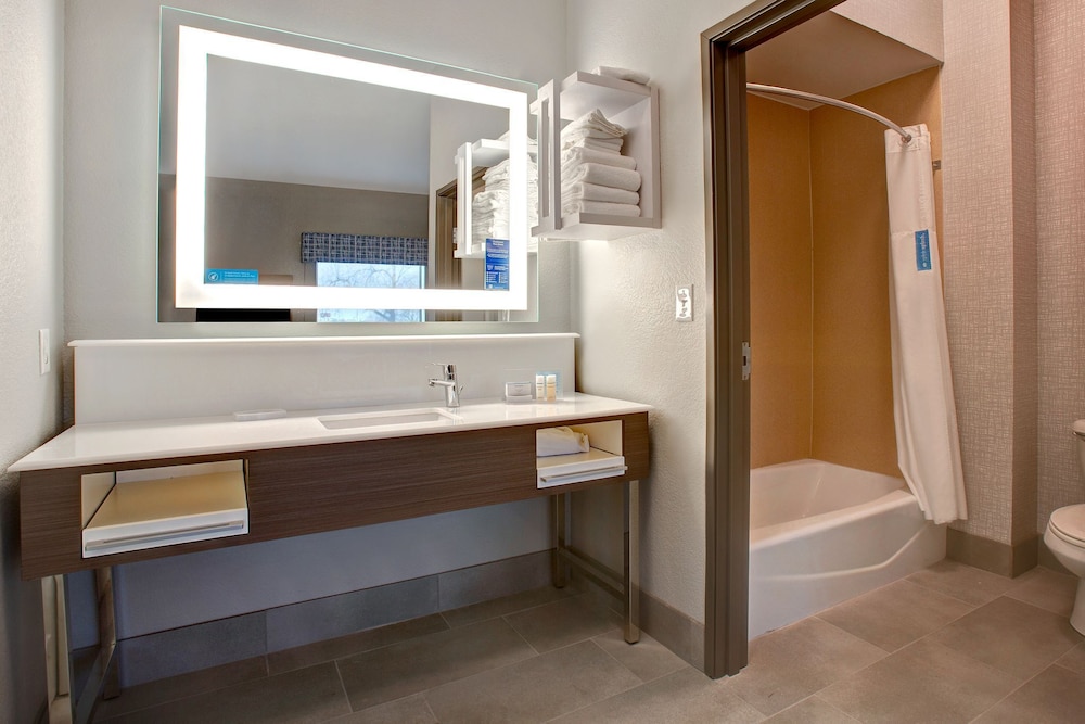 Hampton Inn & Suites Borger - photo 18