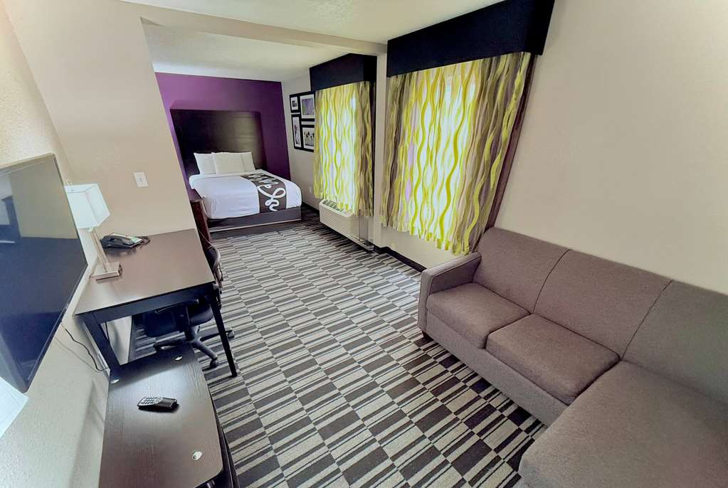 La Quinta Inn & Suites by Wyndham Orlando Universal area - photo 19