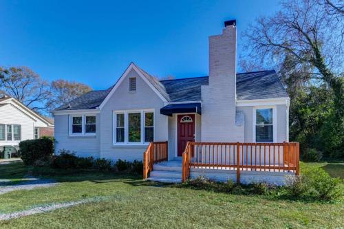 Forest Acres Boho Home 2BR — 4-Star Luxury Hotel in Columbia, United States