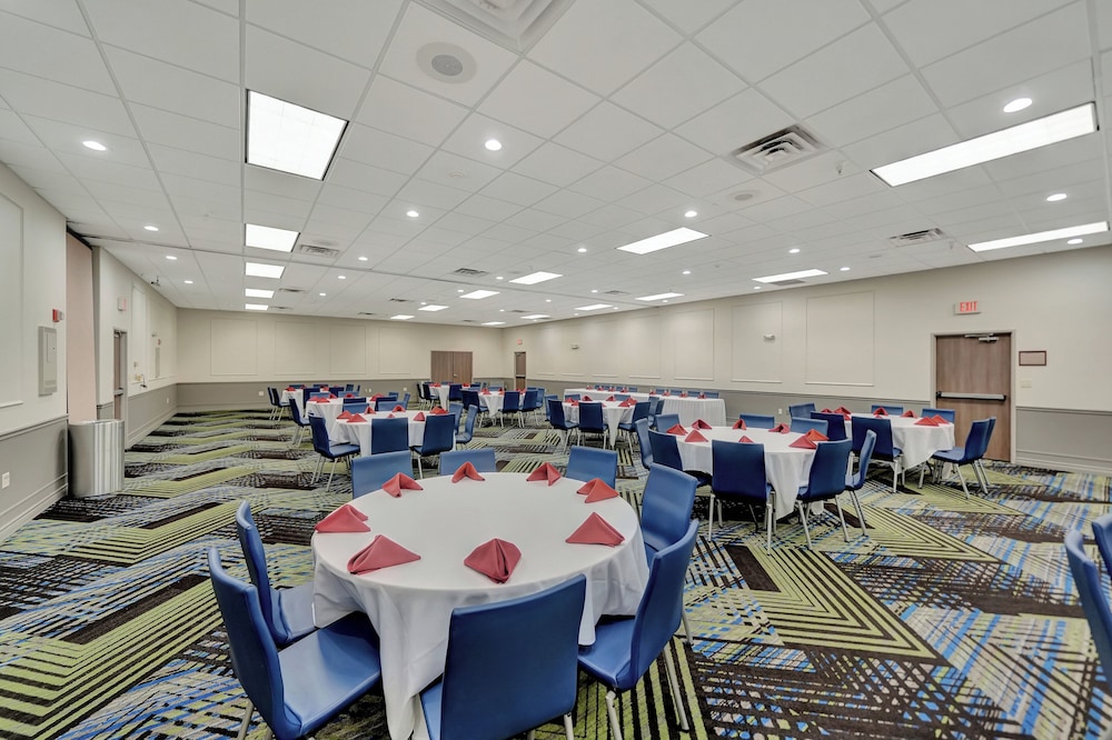 Holiday Inn Express Hotel & Suites Beatrice by IHG - photo 133