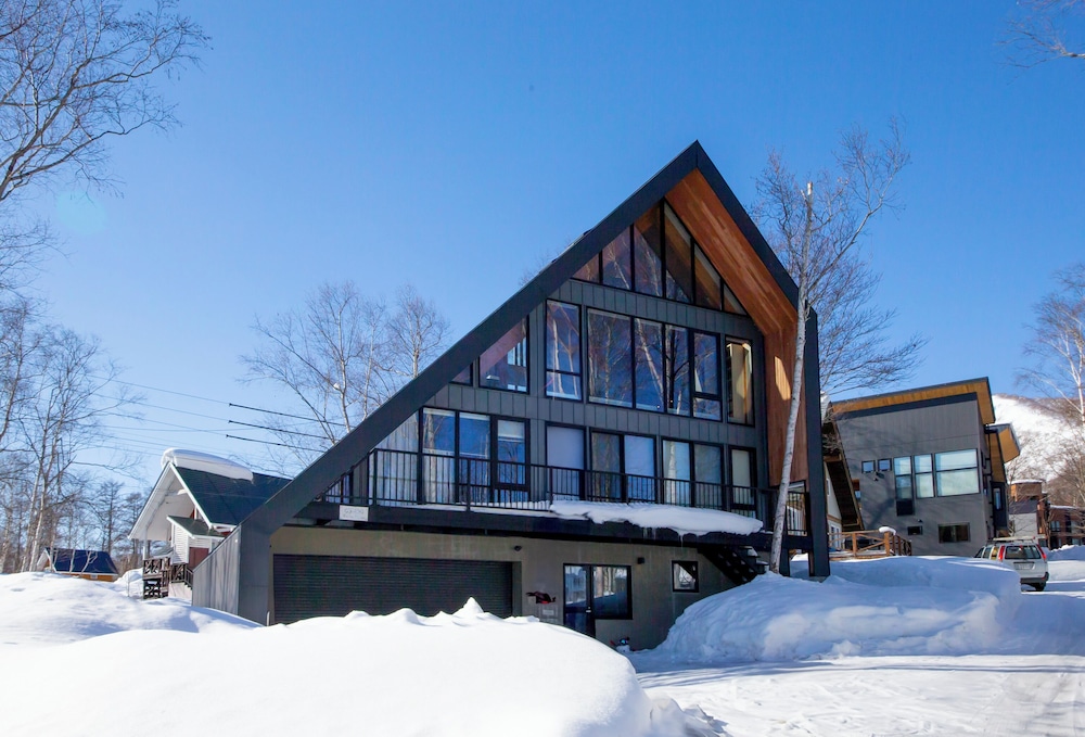 Vader - carbon neutral hotel in Unknown City