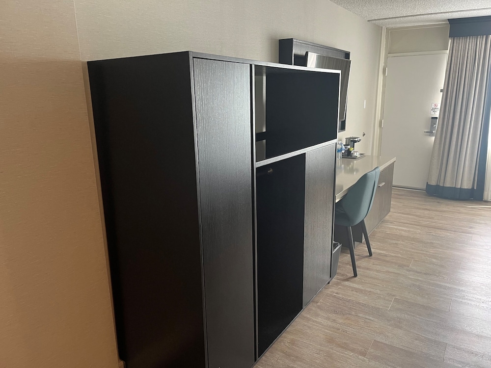 DoubleTree By Hilton Baltimore North Pikesville - photo 17