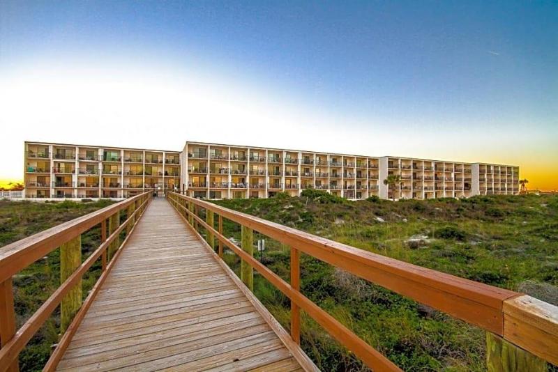Beacher's Lodge Oceanfront Suites - photo 45