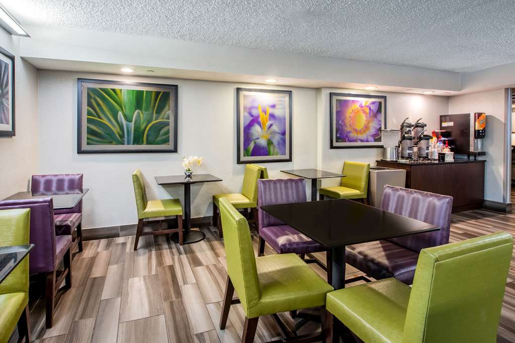 La Quinta Inn & Suites by Wyndham Fort Lauderdale Tamarac - photo 41