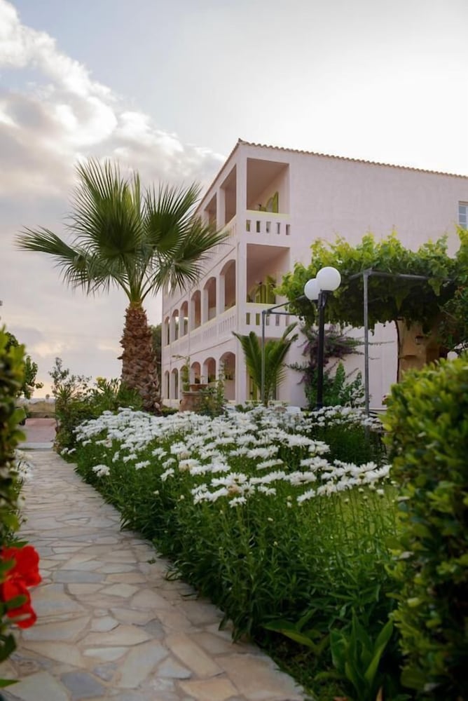 Hotel Kiklamino in Alimos, Greece