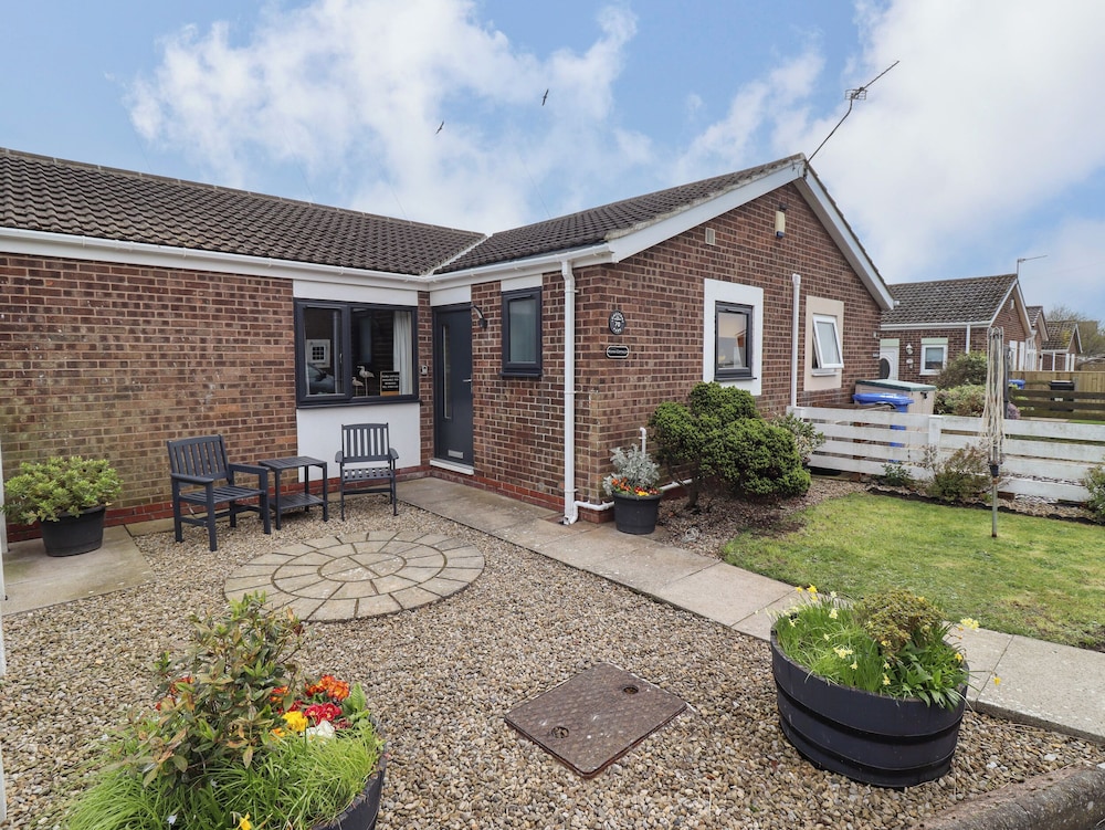 Flora Cottage — 4-Star Luxury Hotel in Beadnell, United Kingdom