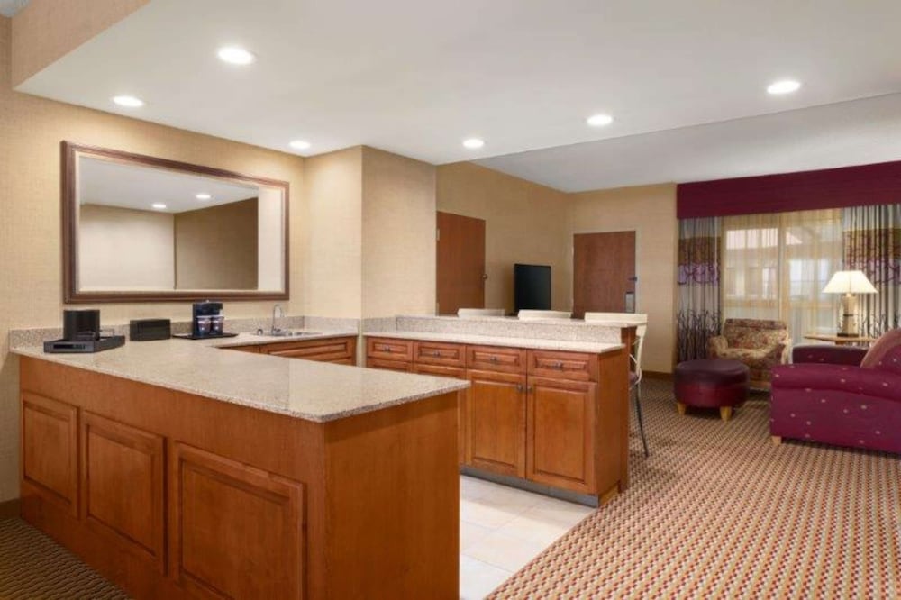 Embassy Suites Northwest Arkansas Hotel Spa & Convention - photo 24