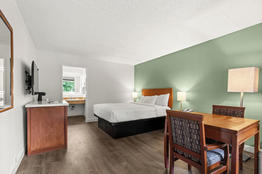 Vagabond Inn Executive Old Town - photo 18