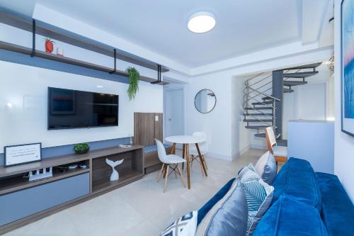Terrazzo 602B Cobertura duplex à poucos metros da praia de Bombas Condomínio com piscina Academia Solário