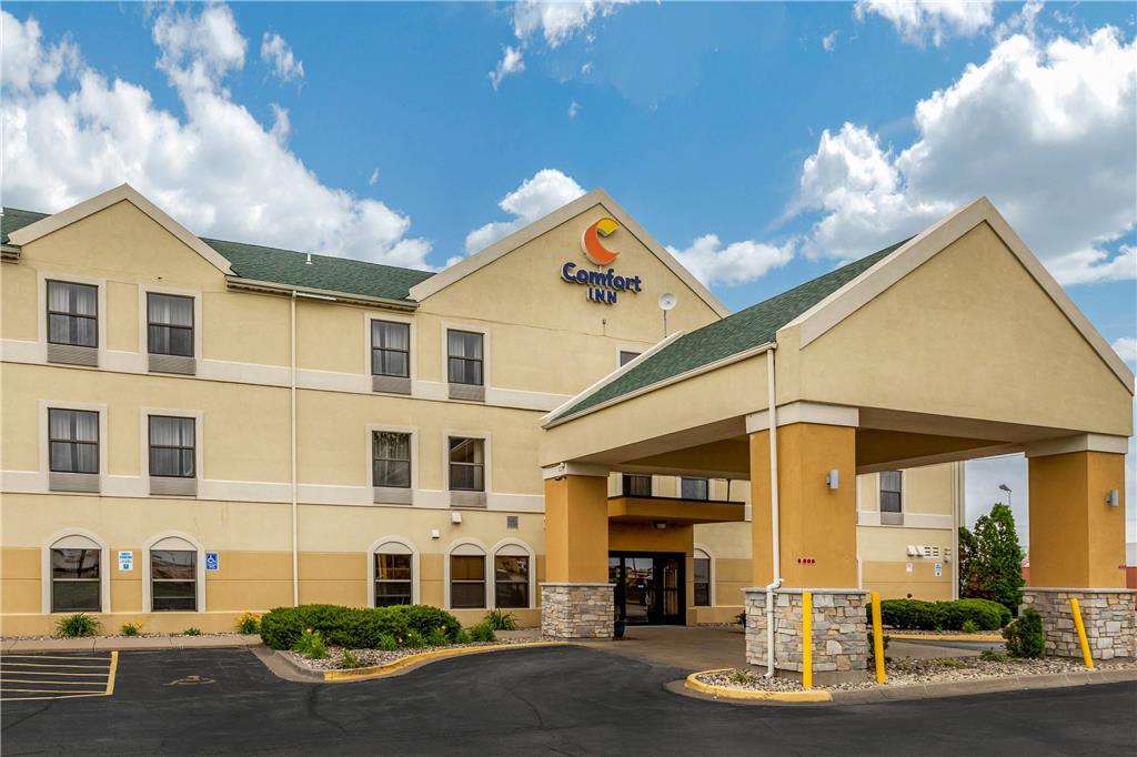 Comfort Inn Walcott near Davenport - photo 4