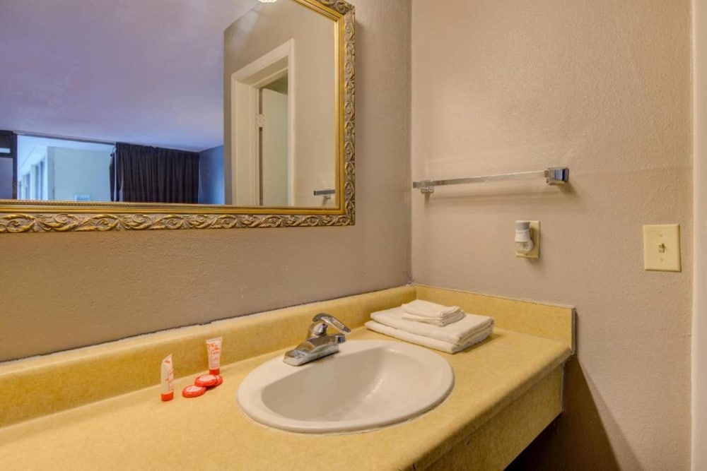 Oyo Hotel Douglas Ga Us 441 - photo 26