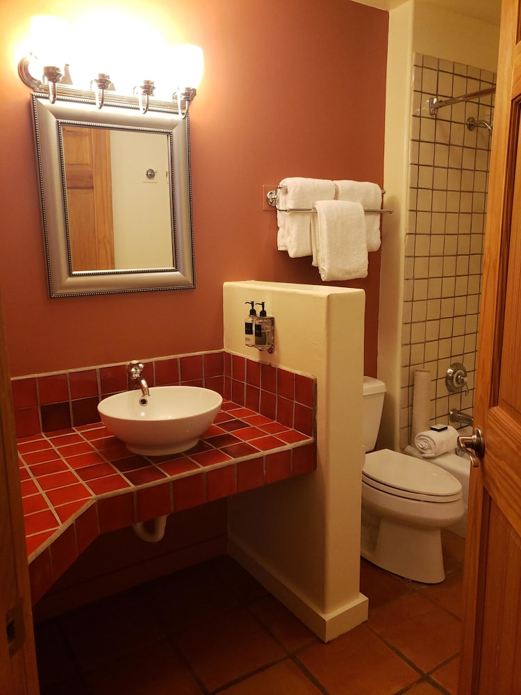 The Abiquiu Inn - photo 33