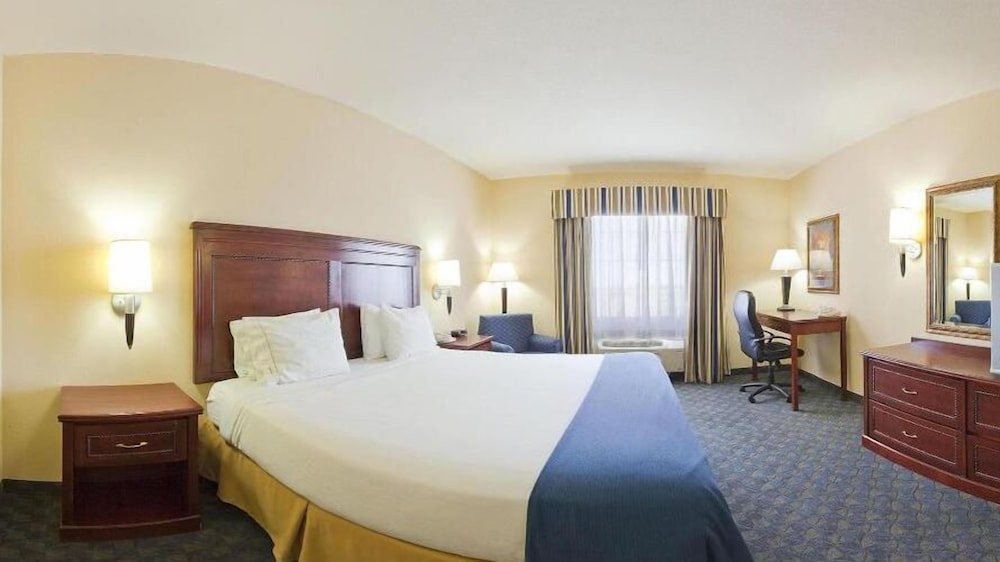 Holiday Inn Express & Suites Pampa by IHG - photo 31