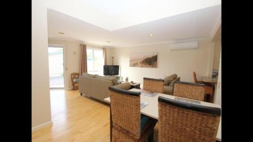 Self Contained Unit Close to the Beach in Cowes, Australia