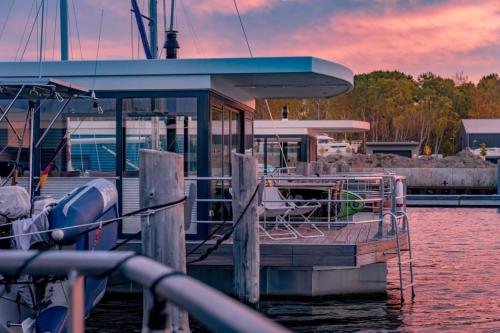 Hausboot Paradise LP9 — hotel in Kroeslin