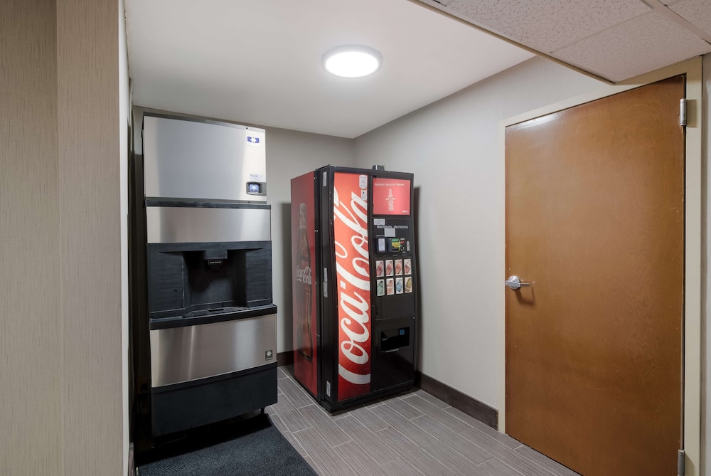 Hampton Inn Marshall - photo 31