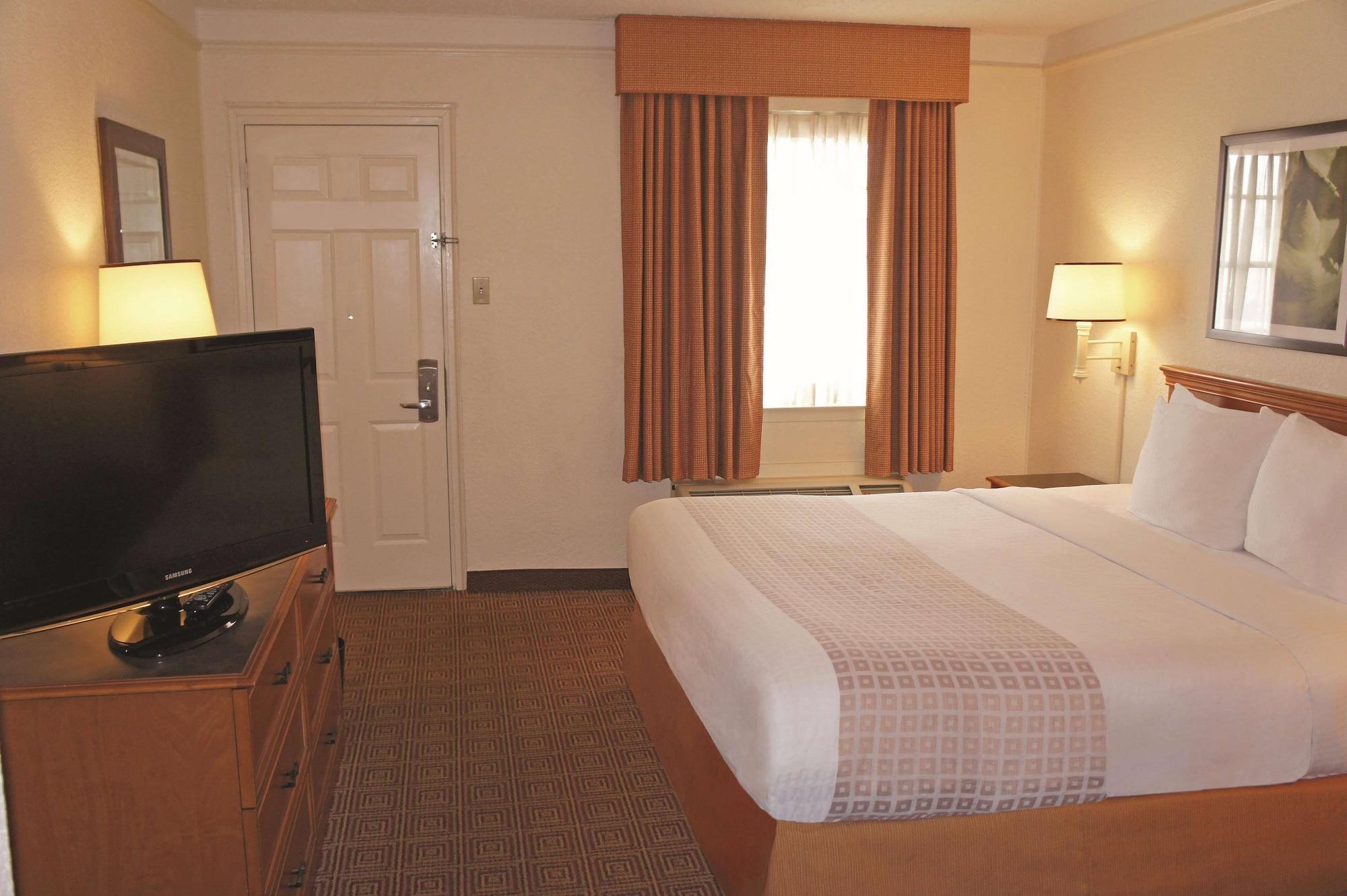 Baymont by Wyndham San Antonio South Park - photo 9