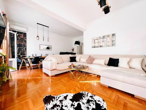 Seaside apartment in Flisvos marina — 4-Star Luxury Hotel in Athens, Greece