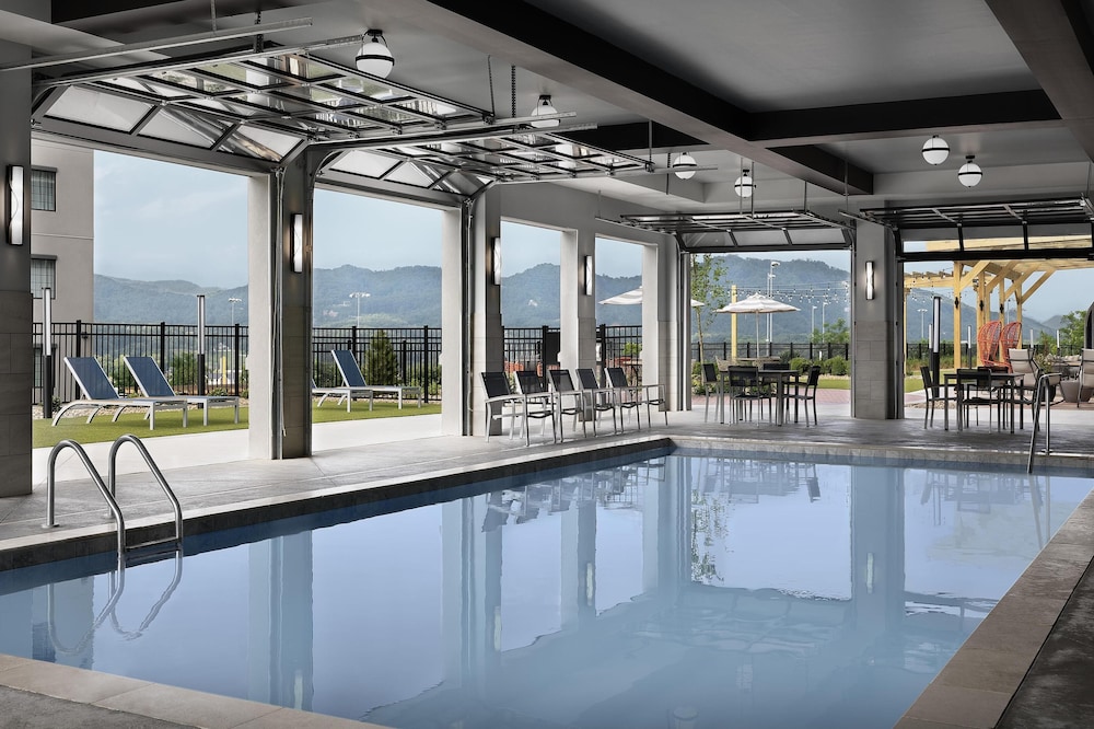 Embassy Suites by Hilton Pigeon Forge Resort - photo 28