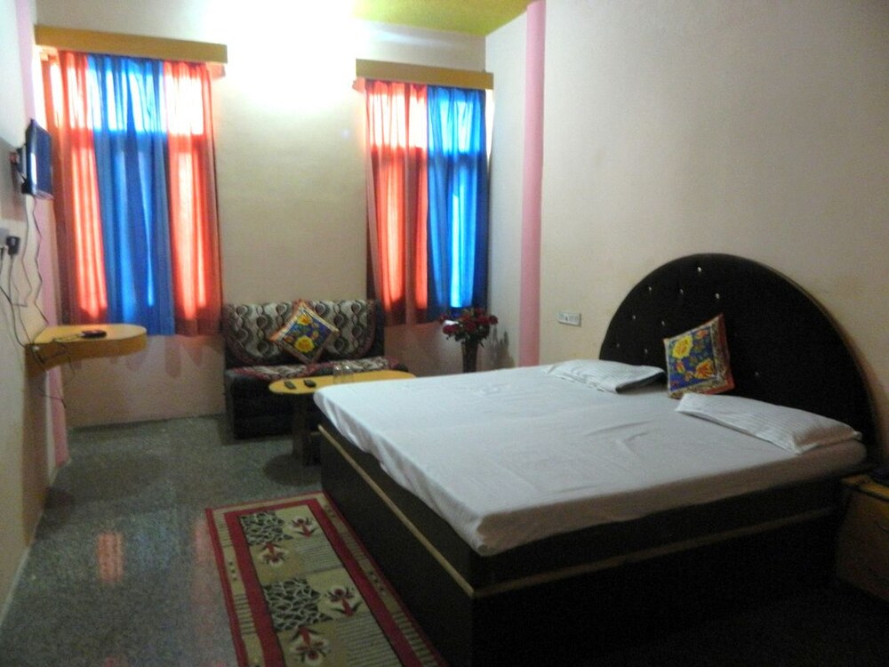 Hotel Mid Town — hotel in Bhilwara