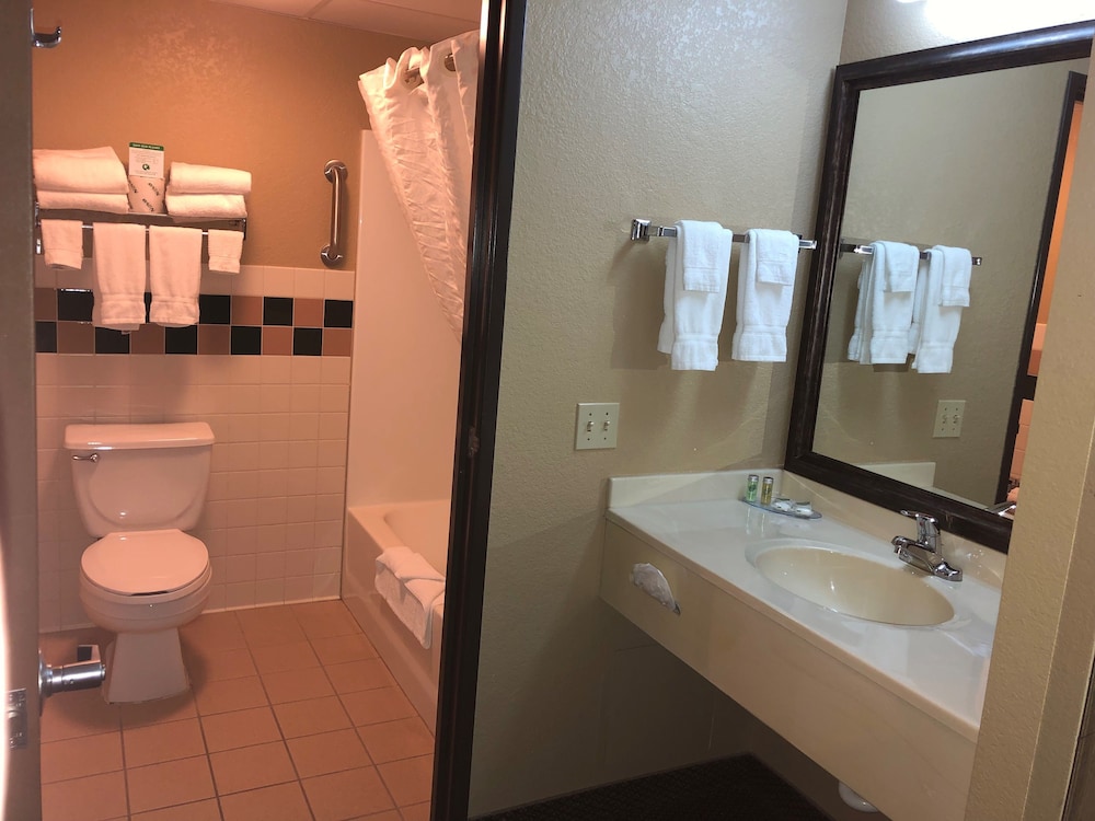 Boarders Inn & Suites by Cobblestone Hotels Fayette - photo 30