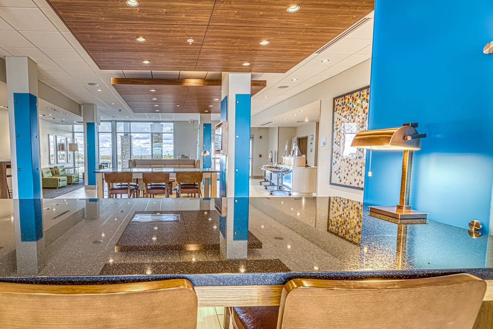 Holiday Inn Express & Suites Rantoul by IHG - photo 52