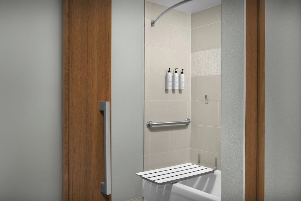 SpringHill Suites Savannah Downtown Historic District - photo 17