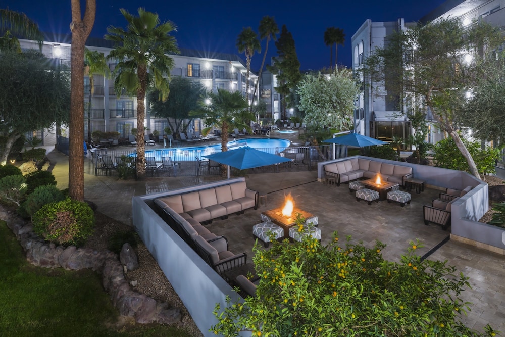 Holiday Inn & Suites Phoenix Airport North by IHG - photo 61