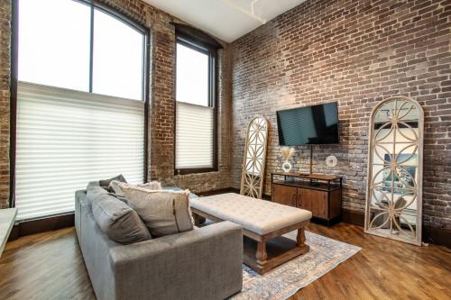 Jackson Jewel Downtown Suite — 4-Star Luxury Hotel in Knoxville, United States