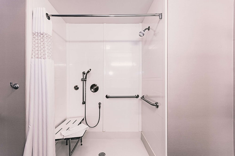 Hampton Inn Niagara Falls Blvd - photo 31
