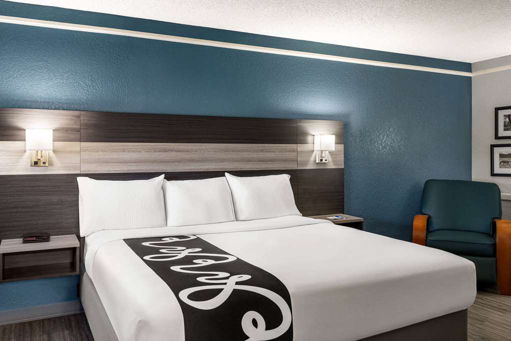 La Quinta Inn by Wyndham Victoria - photo 42
