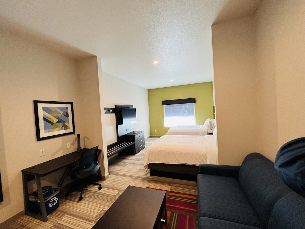 Holiday Inn Express & Suites Salinas by IHG - photo 14