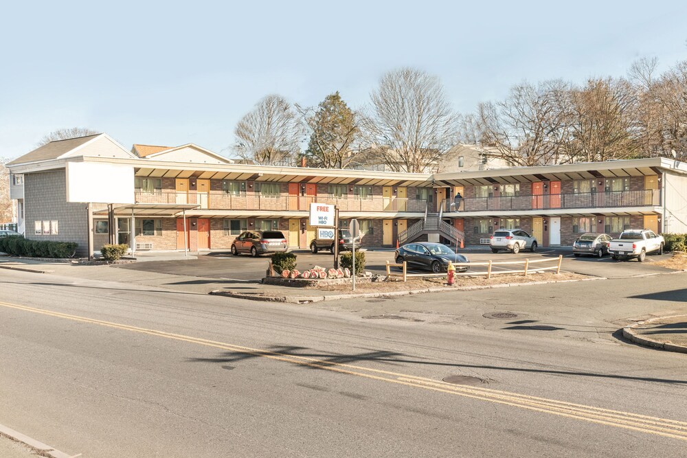 OYO Hotel Malden MA Broadway - photo 41