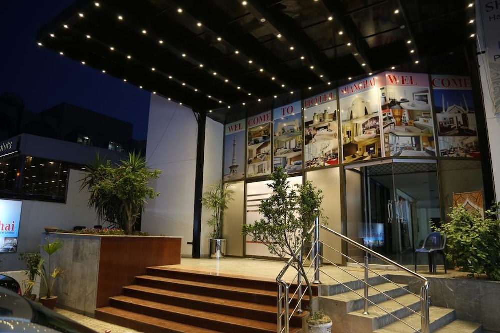 Hotel Shanghai - last minute hotel in Lahore