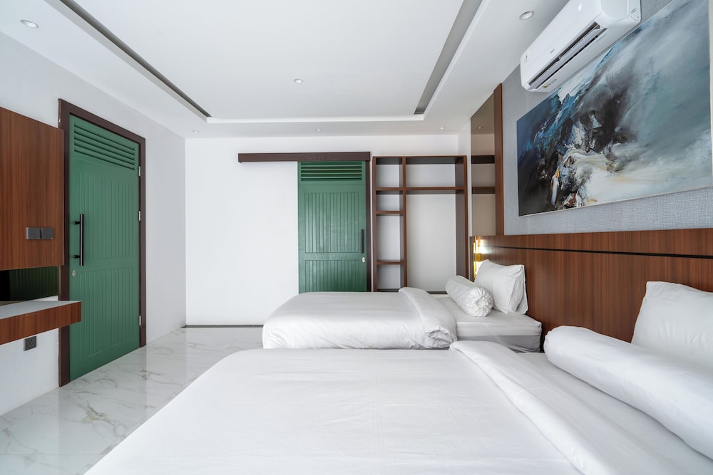 Royal Urban Resort — Caringin — photo 3