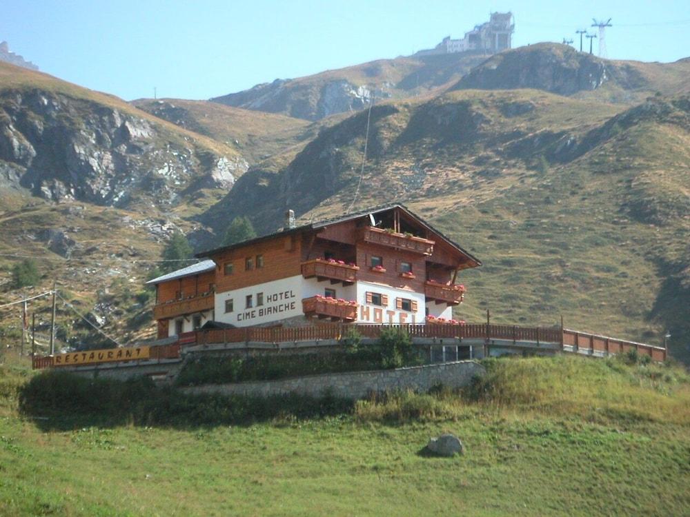 Chalet Cime Bianche — 4-Star Luxury Hotel in Valtournenche, Italy