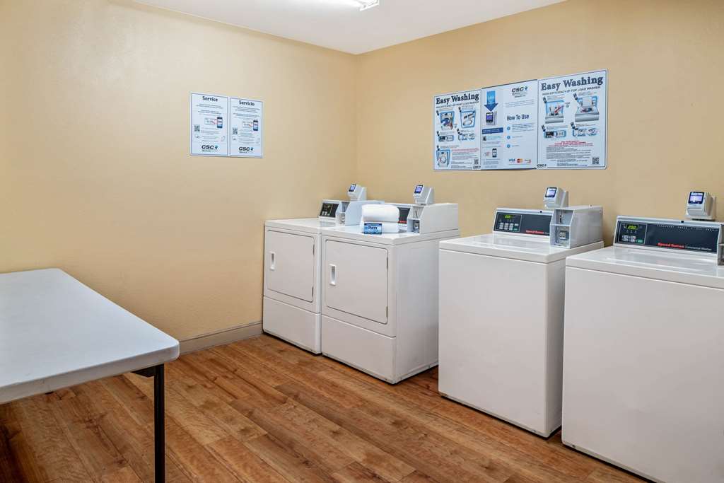 La Quinta Inn & Suites by Wyndham Naples Downtown - photo 30