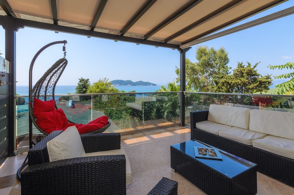 Tortuga Dafni Bay Villas Diver's Paradise by elite — 4-Star Luxury Hotel in Sikyon, Greece